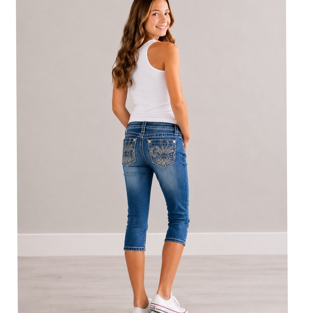 Miss Me Girls Medium Wash Fleur De Lis Rhinestone Capri Denim Jeans Size 12‎
